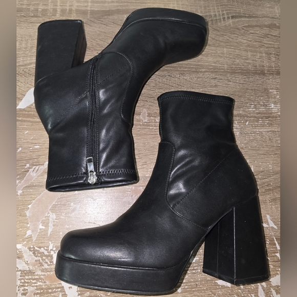 Steve Madden Ever Retro Y2K Inspired Platform Boots Black Ankle Bootie Size 9 - Picture 6 of 10